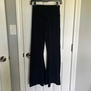 Used off-line by Aerie Black Size Large, Short super flare high-rise legging.